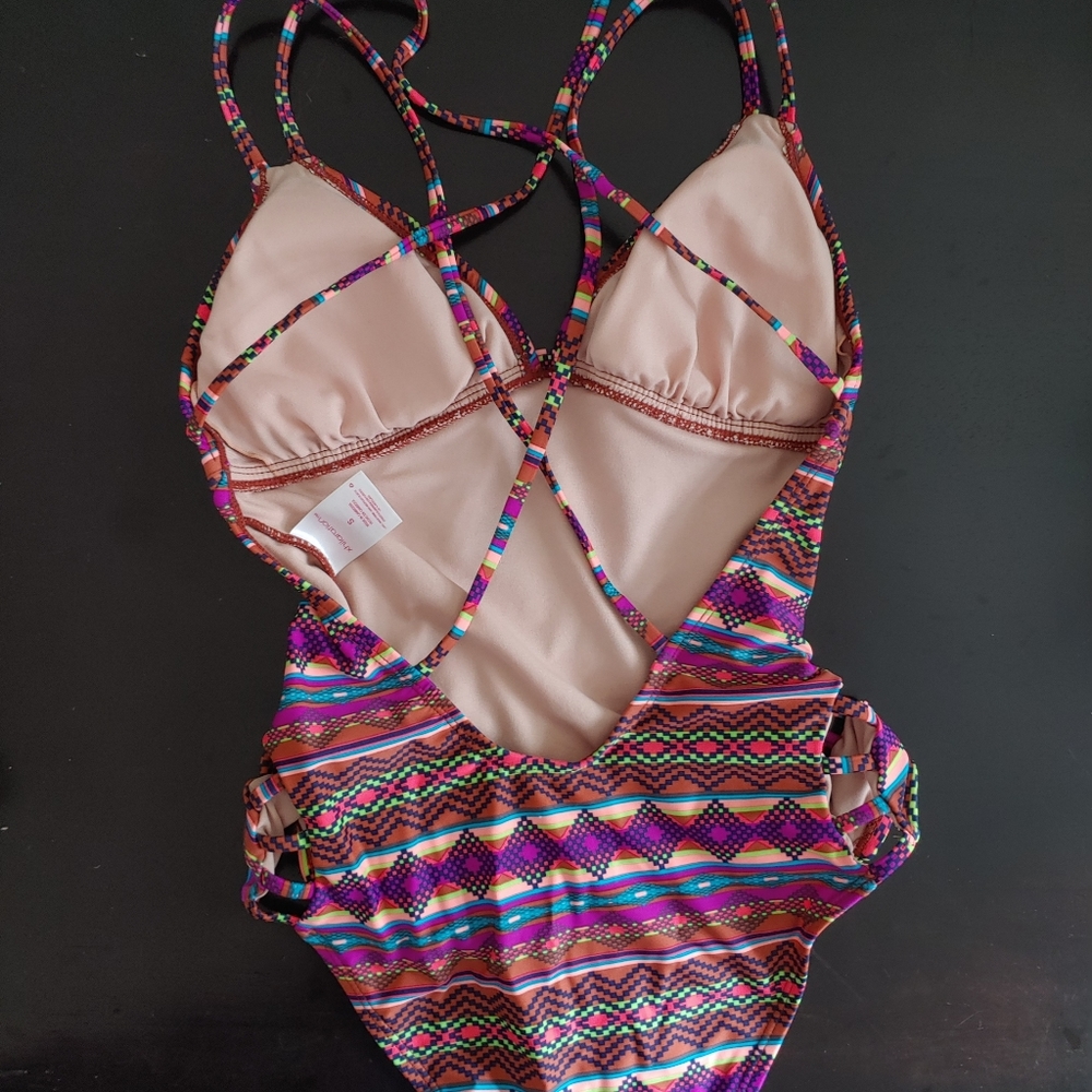 Aztec design one-piece - Picture 5 of 7